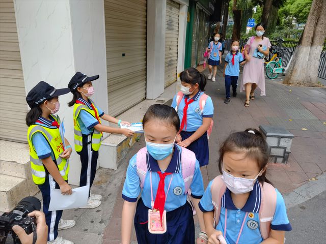 “神兽归笼”!厦门街头出现一幕幕…