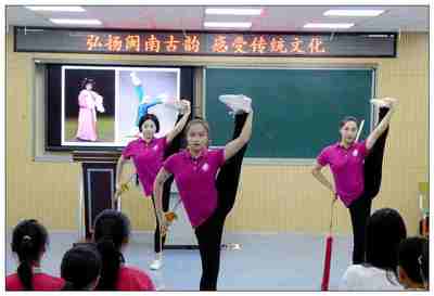 民进厦门市委走进仙岳小学开展“弘扬闽南古韵 感受传统文化”活动