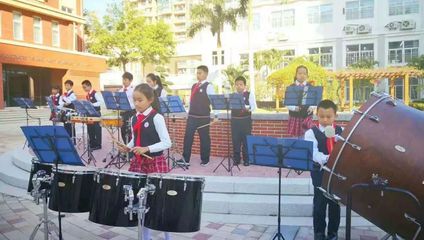 2019 ,我们阔步前行一一厦门市湖里实验小学给您拜年啦